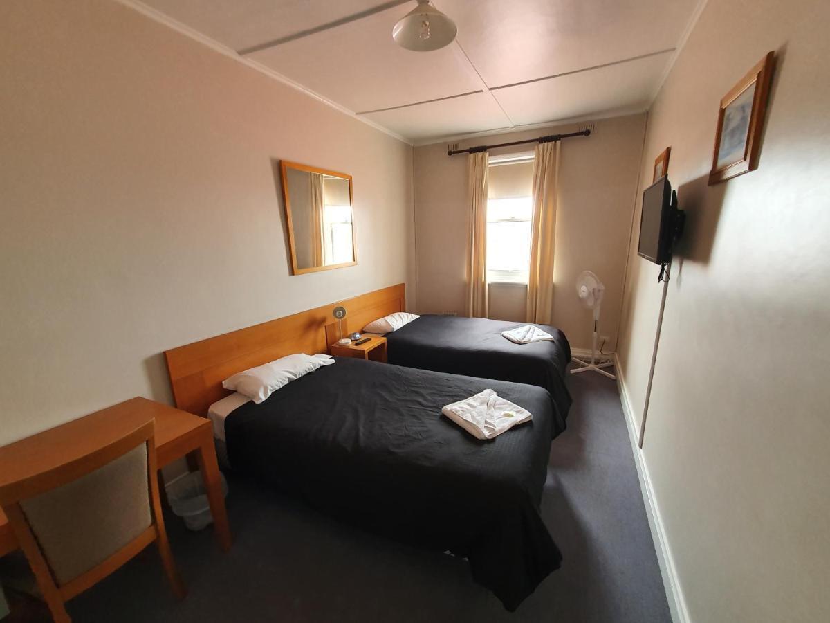 The Victoria Hotel Port MacDonnell Exterior photo